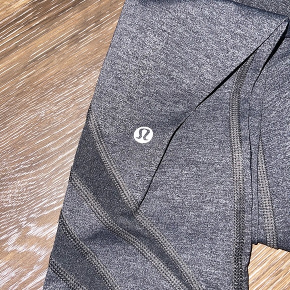 Lululemon Athletica Leggings Size 2 Grey with Mesh Detail - Picture 4 of 7